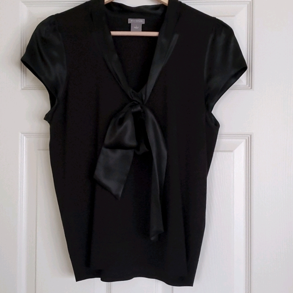 Short sleeve sweater